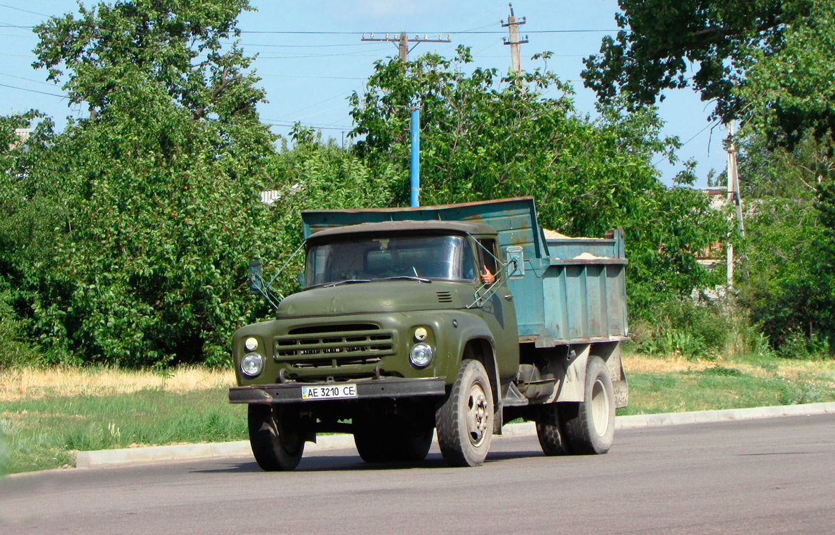 Днепропетровская область, № АЕ 3210 СЕ — ЗИЛ-495810