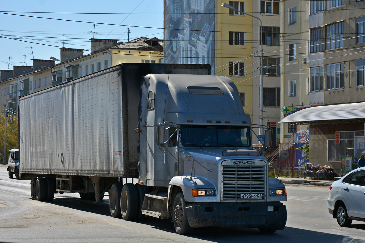 Приморский край, № Н 795 МО 125 — Freightliner FLD 120