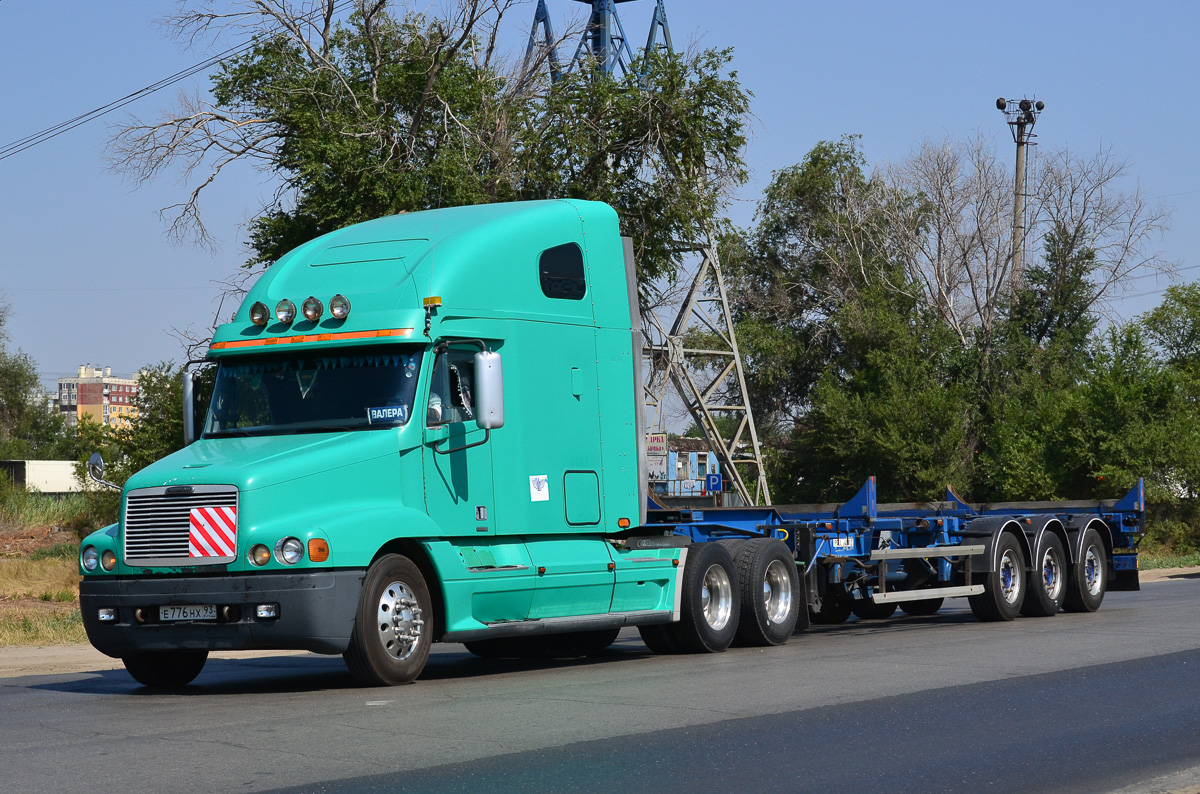 Краснодарский край, № Е 776 НХ 93 — Freightliner Century Class