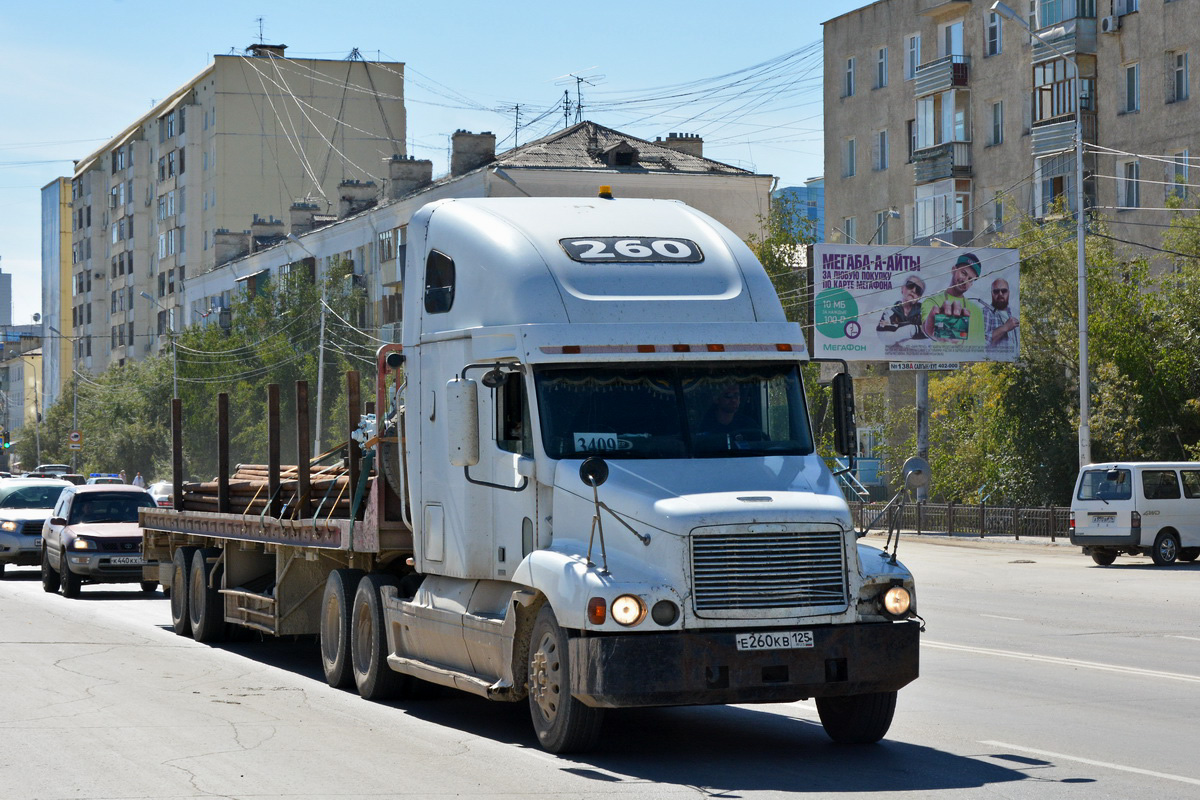 Приморский край, № Е 260 КВ 125 — Freightliner Century Class