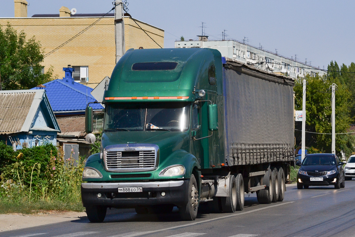 Волгоградская область, № М 888 ЕО 34 — Freightliner Columbia