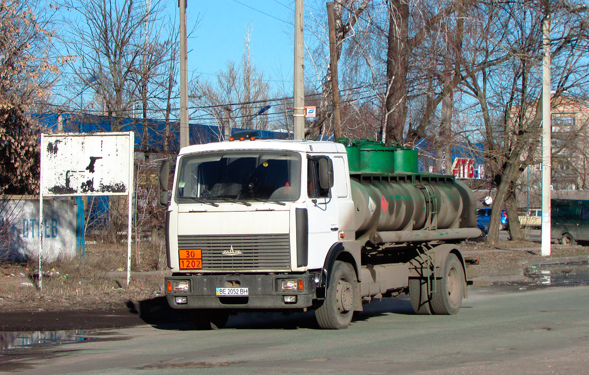 Николаевская область, № ВЕ 2052 ВН — МАЗ-533603