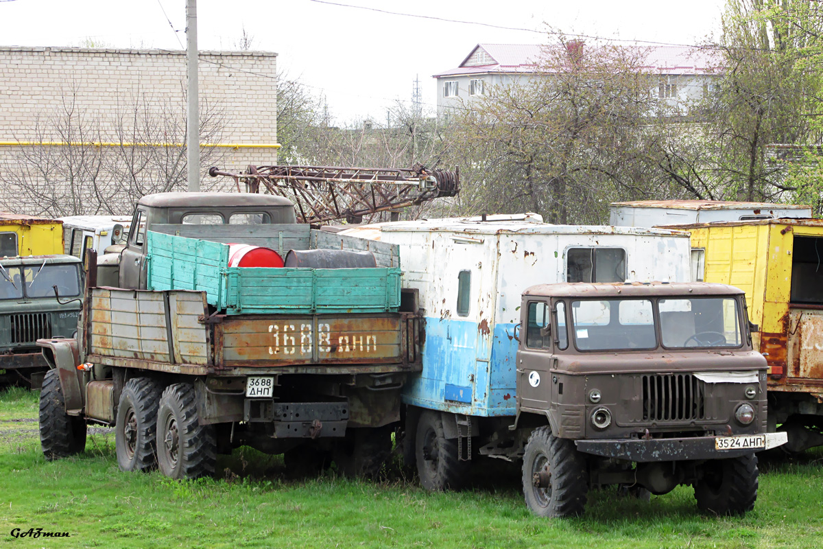 Днепропетровская область, № 3688 ДНП — Урал-4320-01; Днепропетровская область, № 3524 ДНП — ГАЗ-66 (общая модель)