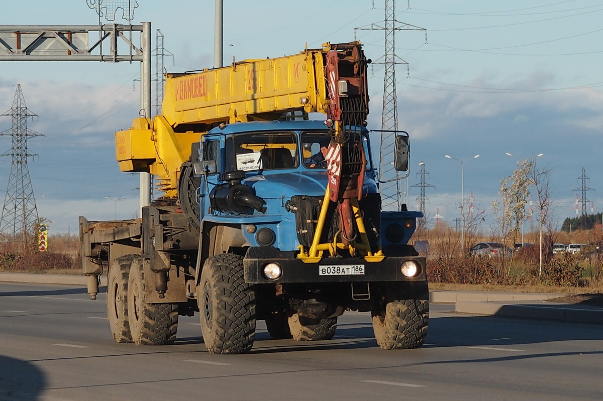 Ханты-Мансийский автоном.округ, № В 038 АТ 186 — Урал-4320-40