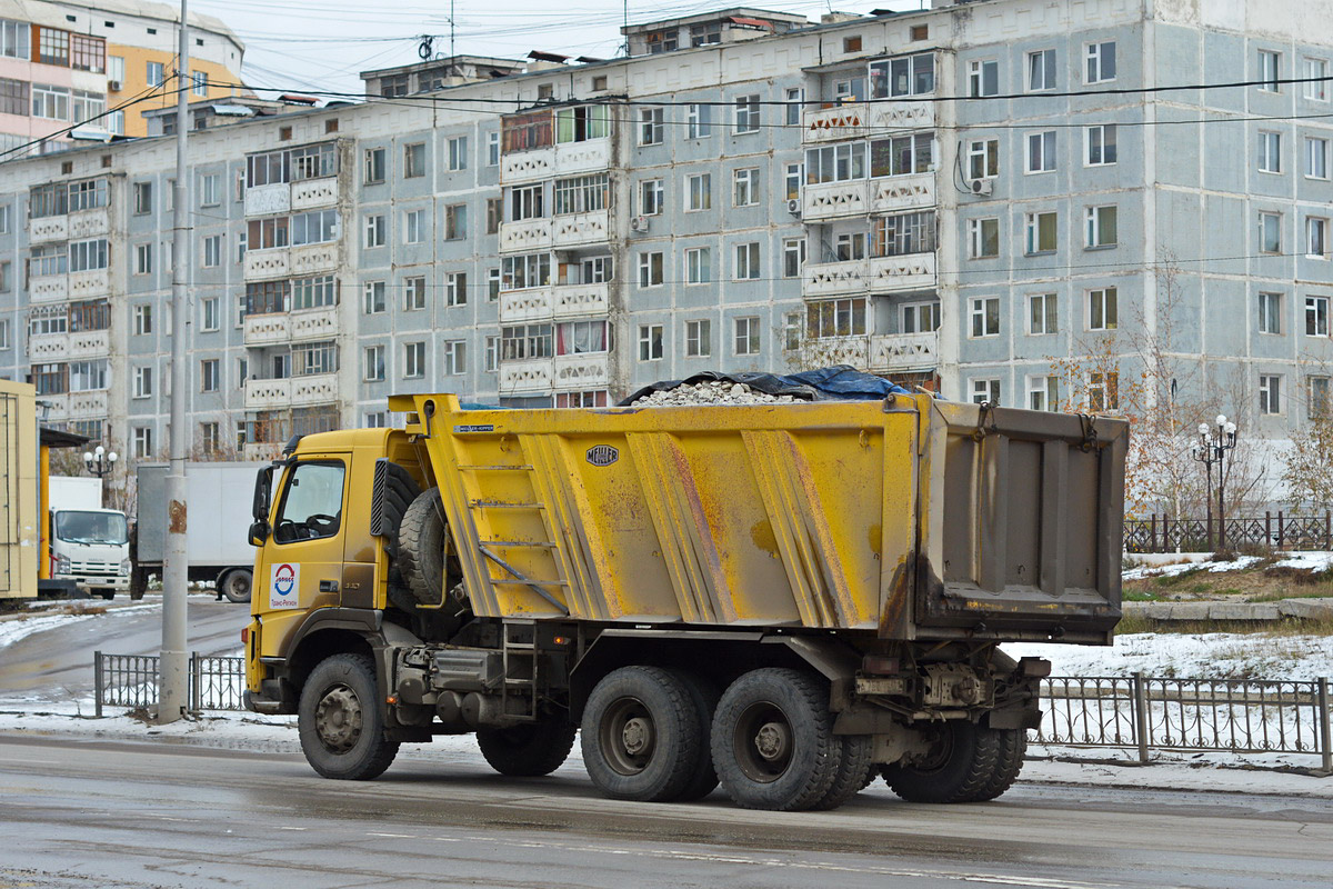 Чувашия, № А 758 УЕ 21 — Volvo ('2002) FM12.440