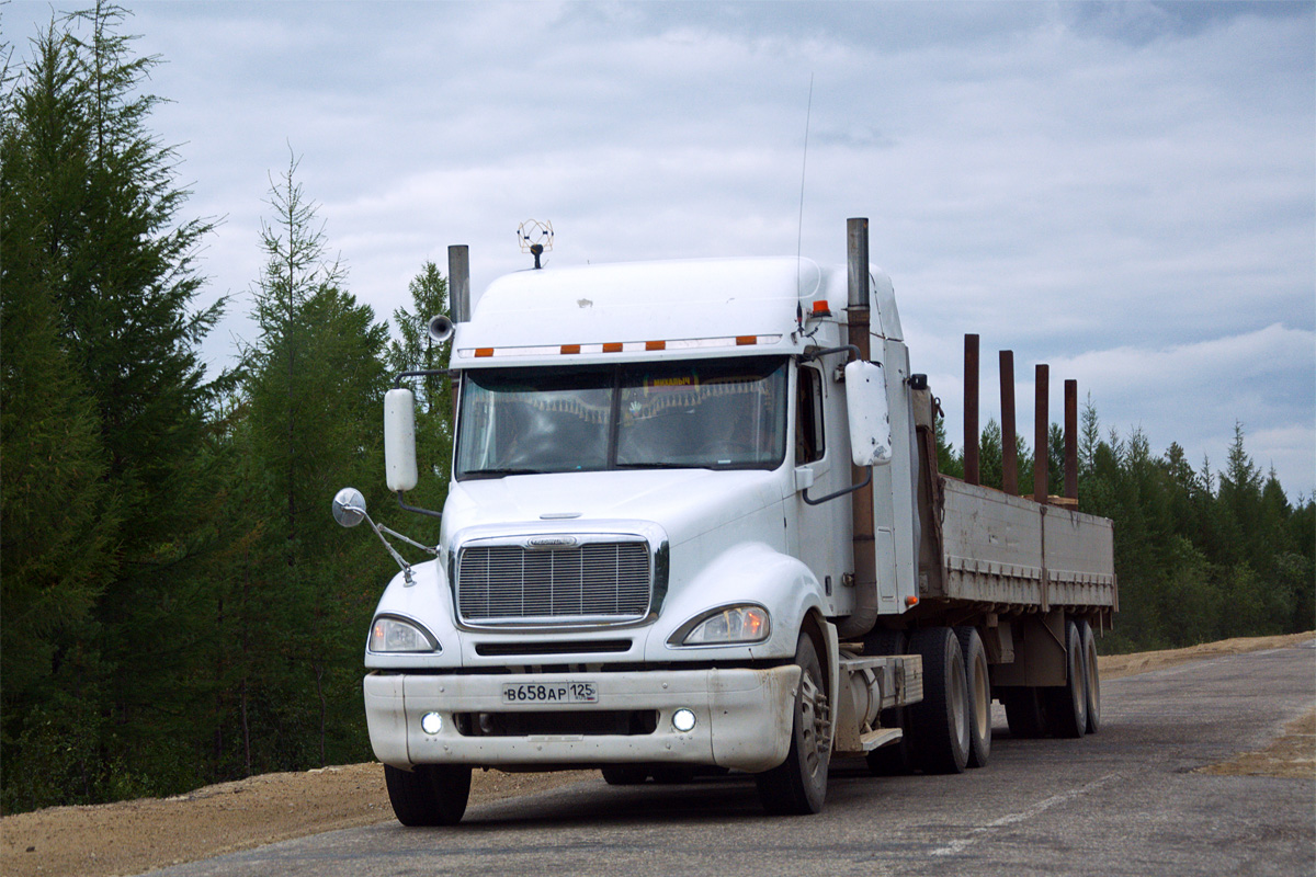 Приморский край, № В 658 АР 125 — Freightliner Columbia