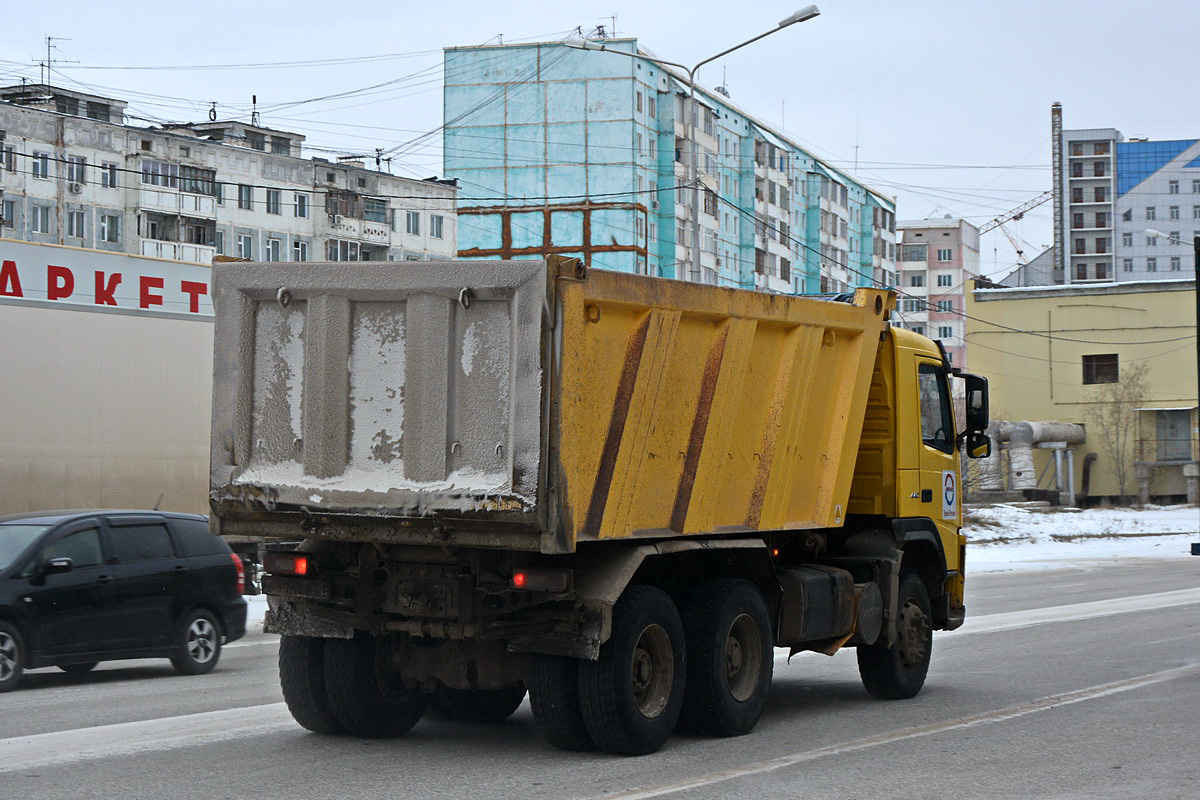 Чувашия, № Р 594 ЕЕ 21 — Volvo ('2002) FM12.440