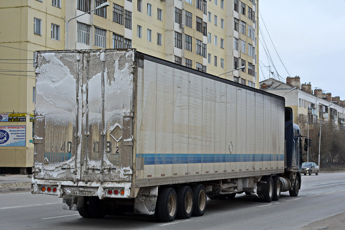 Хабаровский край, № Х 140 ОТ 27 — Freightliner Argosy