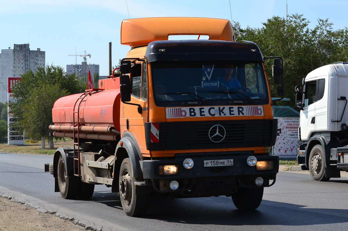 Волгоградская область, № Р 158 МК 34 — Mercedes-Benz SK 1827