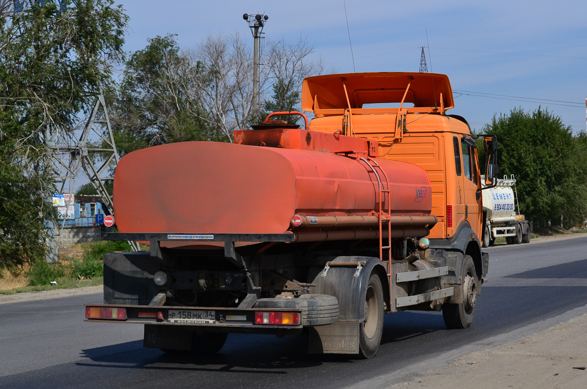 Волгоградская область, № Р 158 МК 34 — Mercedes-Benz SK 1827