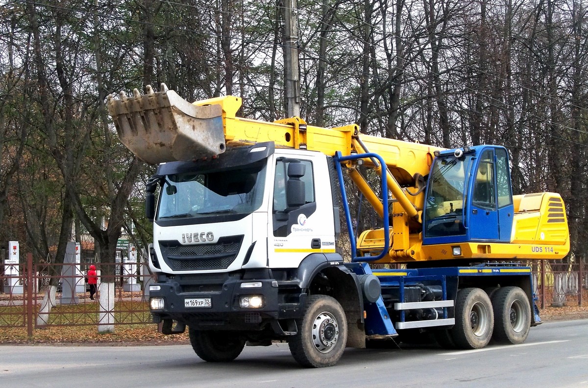 Брянская область, № М 169 ХР 32 — IVECO-AMT Trakker ('2013)