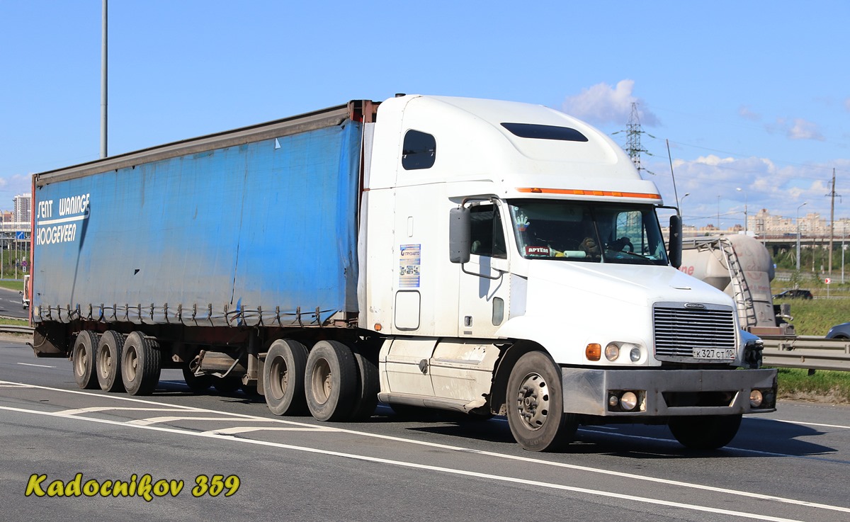 Карелия, № К 327 СТ 10 — Freightliner Columbia