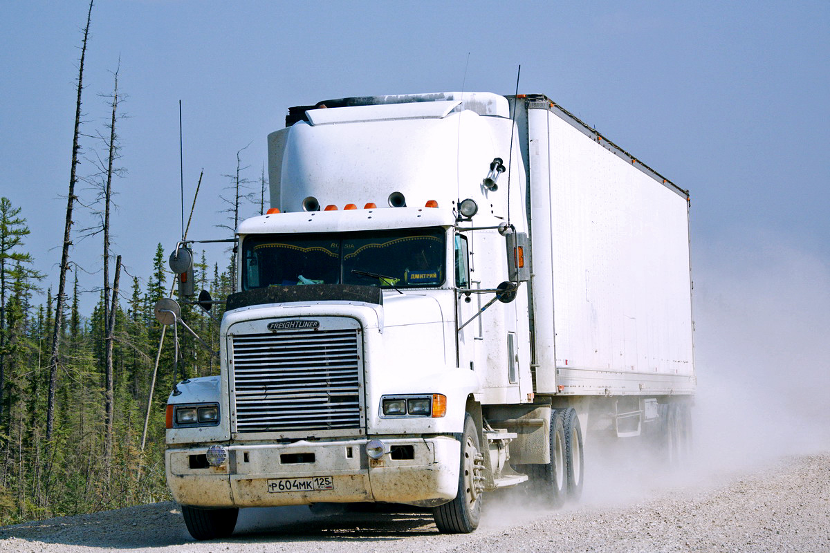 Приморский край, № Р 604 МК 125 — Freightliner FLD 120