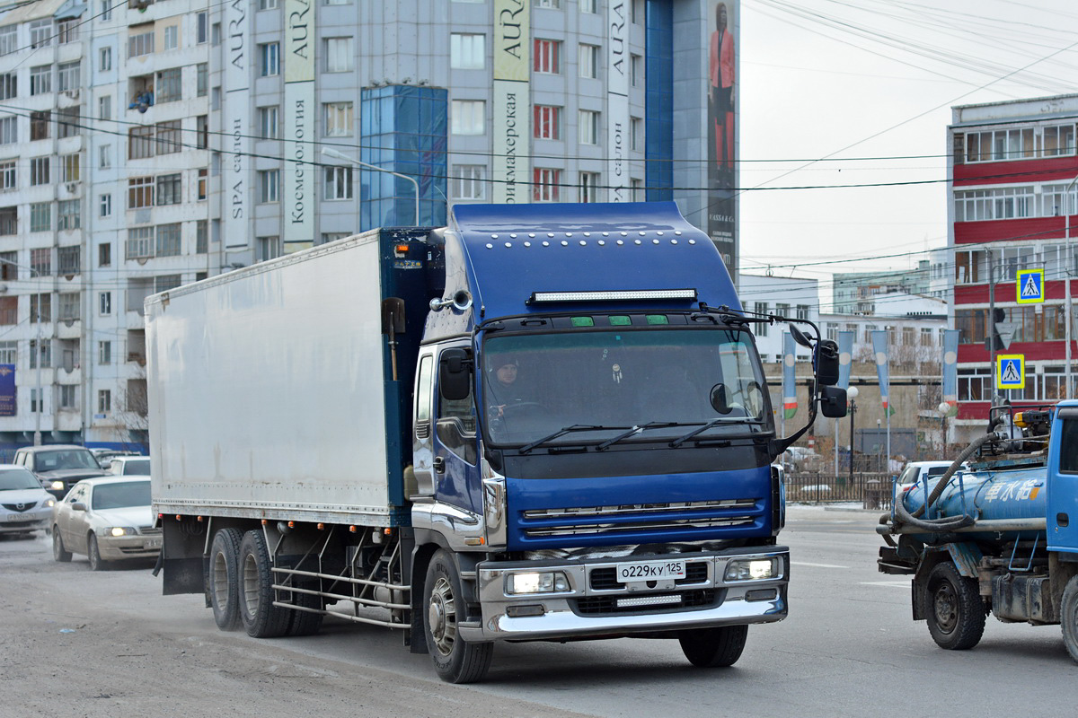 Приморский край, № О 229 КУ 125 — Isuzu Giga (общая модель)