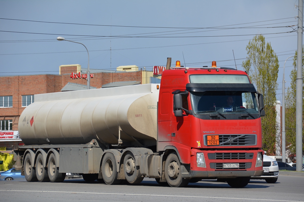 Санкт-Петербург, № В 705 СЕ 98 — Volvo ('2002) FH12.480