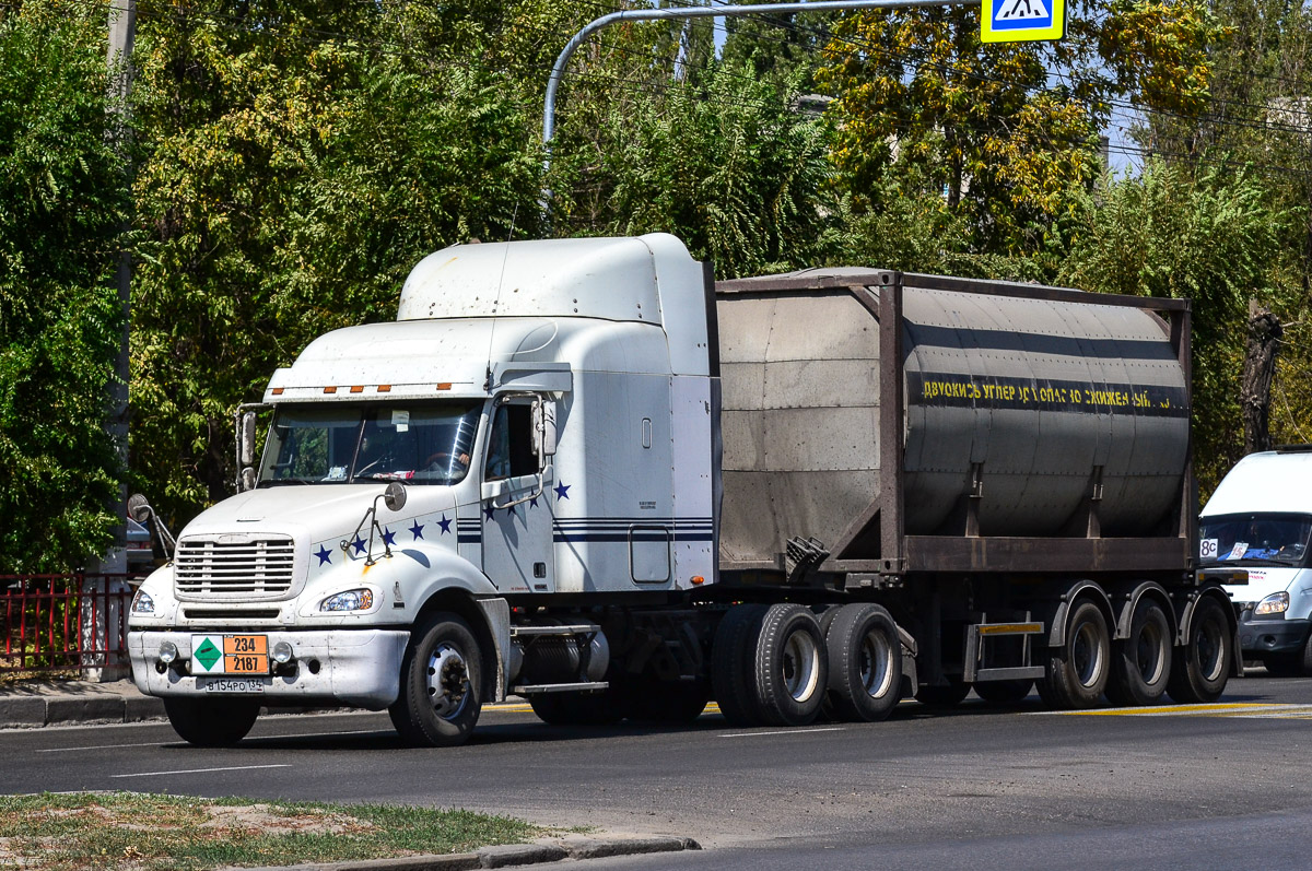 Волгоградская область, № В 154 РО 134 — Freightliner Columbia