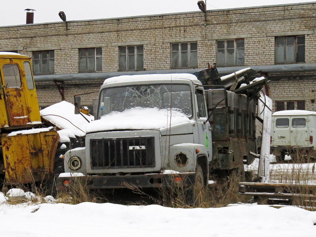 Кировская область, № Е 908 АН 43 — ГАЗ-3307