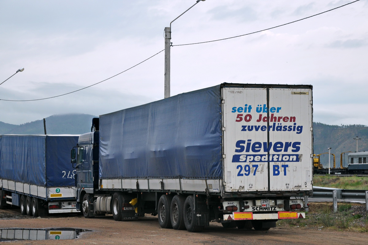 Киргизия, № 8252 BC — DAF XF95 FT; Киргизия, № 297 BT — Schmitz Cargobull S.PR (общая модель)