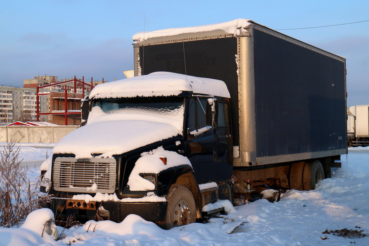 Омская область, № О 222 ОС 55 — Freightliner Business Class FL