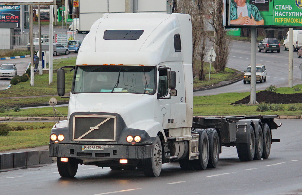 Одесская область, № ВН 2551 ВМ — Volvo VNL660