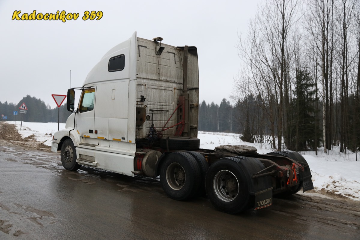 Архангельская область, № Н 003 УМ 29 — Volvo VNL660