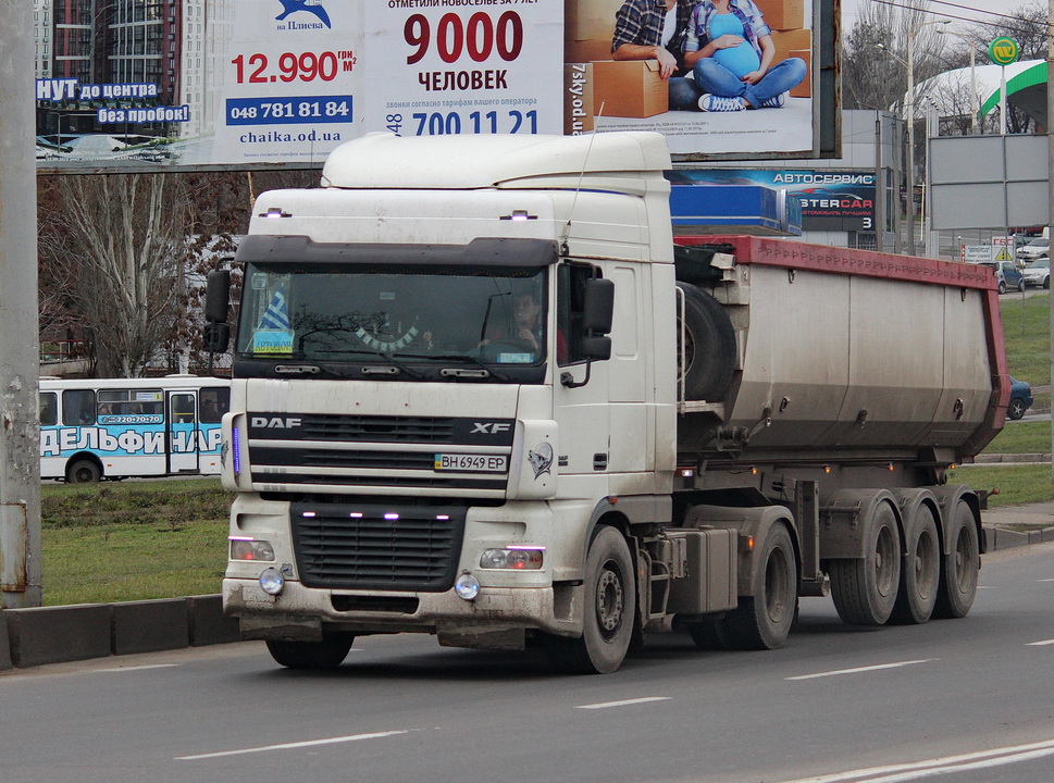 Одесская область, № ВН 6949 ЕР — DAF XF95 FT; Одесская область, № ВН 9960 ХР — ВАРЗ (общая модель)