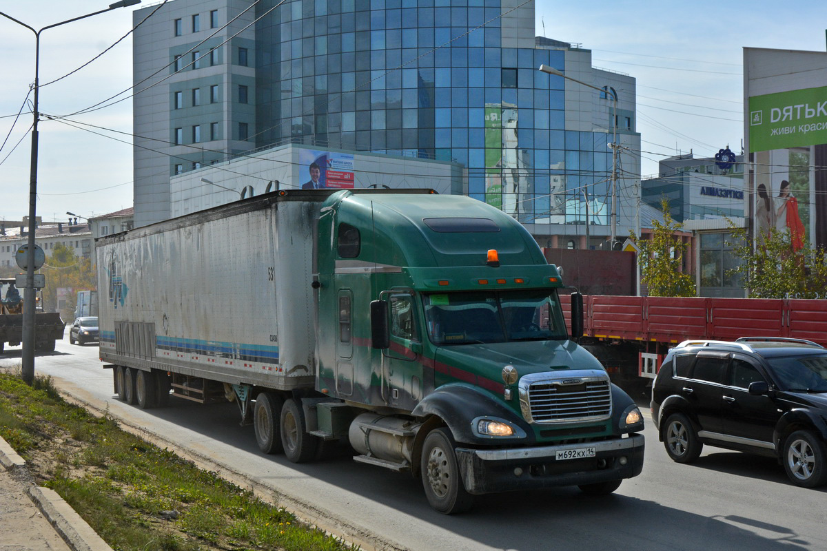 Саха (Якутия), № М 692 КХ 14 — Freightliner Columbia