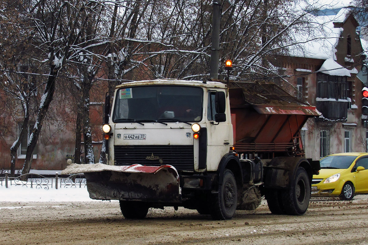 Ивановская область, № А 442 АЕ 37 — МАЗ-533702