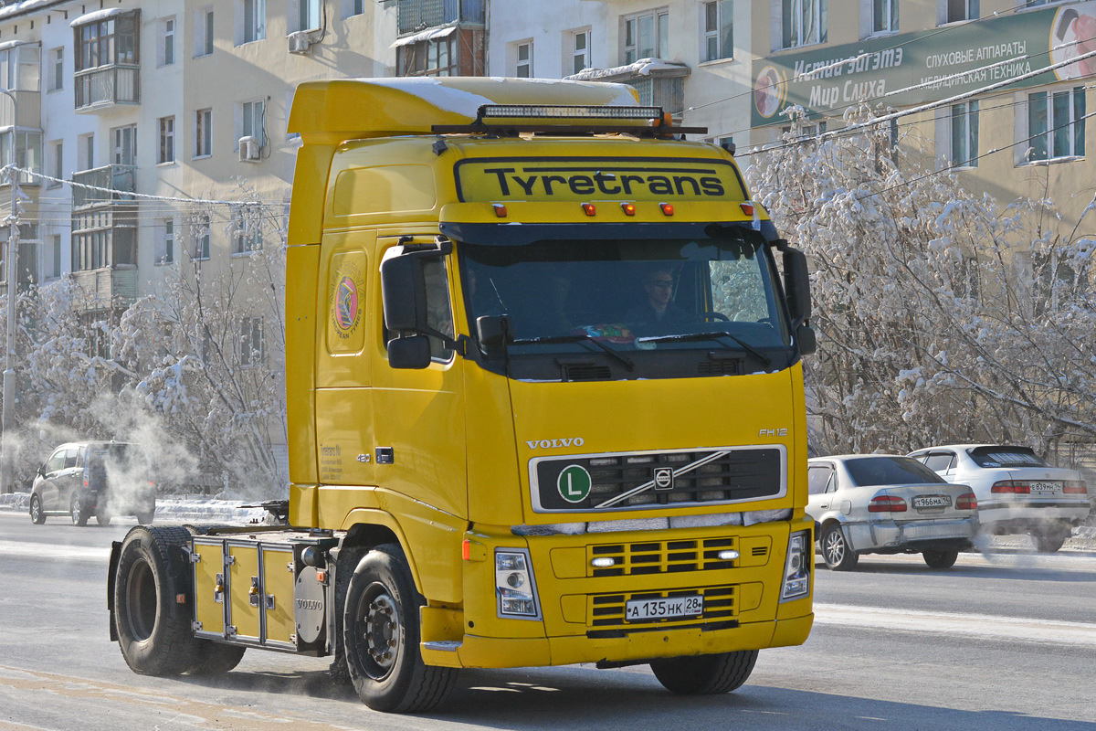 Амурская область, № А 135 НК 28 — Volvo ('2002) FH12.420