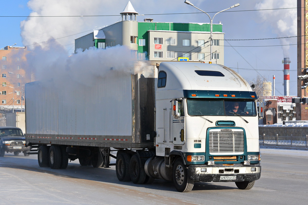 Хабаровский край, № Н 977 СС 27 — Freightliner FLB