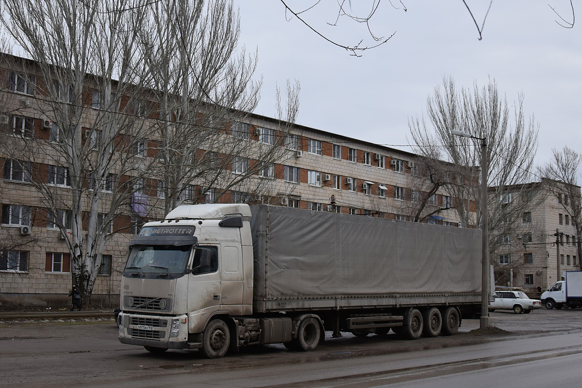 Ростовская область, № Х 815 ВН 161 — Volvo ('2002) FH12.400