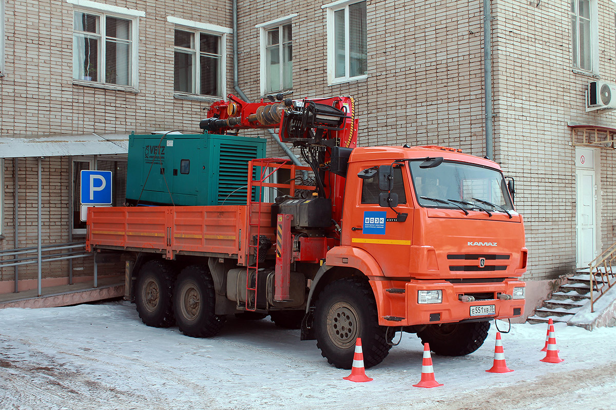 Вологодская область, № Е 551 ХВ 35 — КамАЗ-43118 (общая модель)