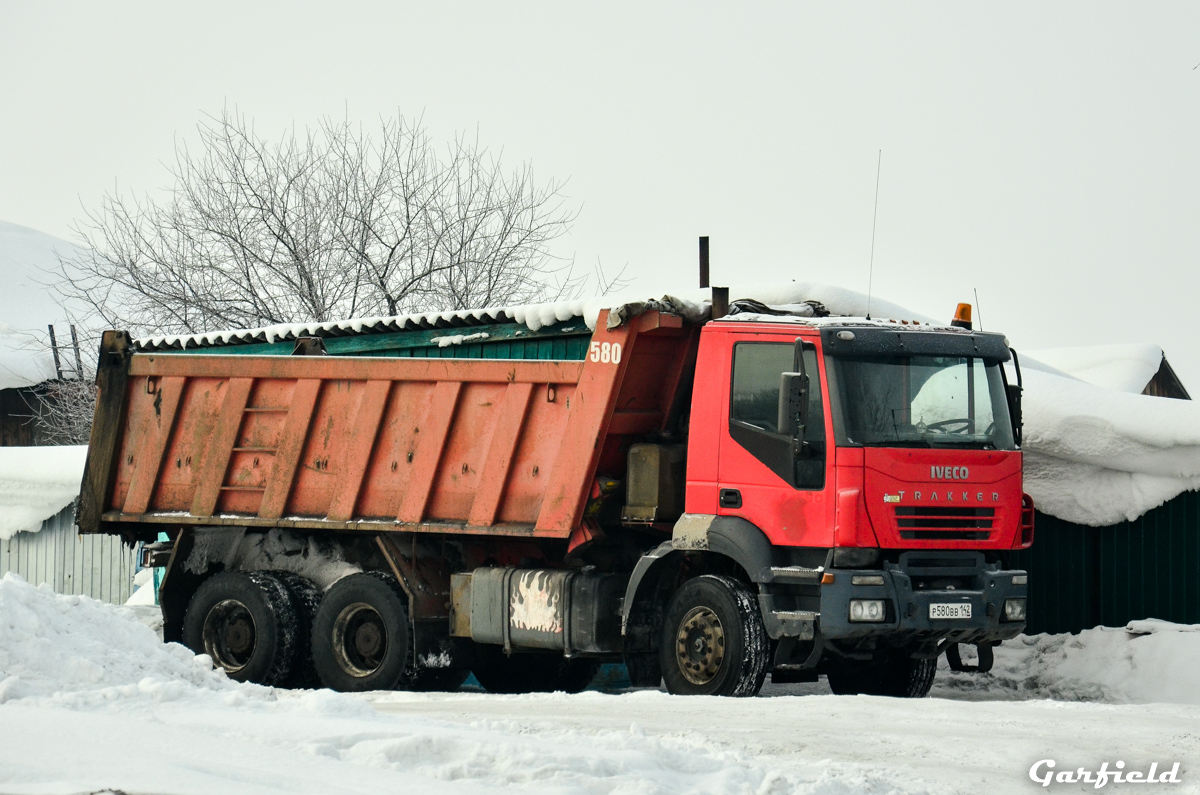 Кемеровская область, № Р 580 ВВ 142 — IVECO Trakker ('2004)