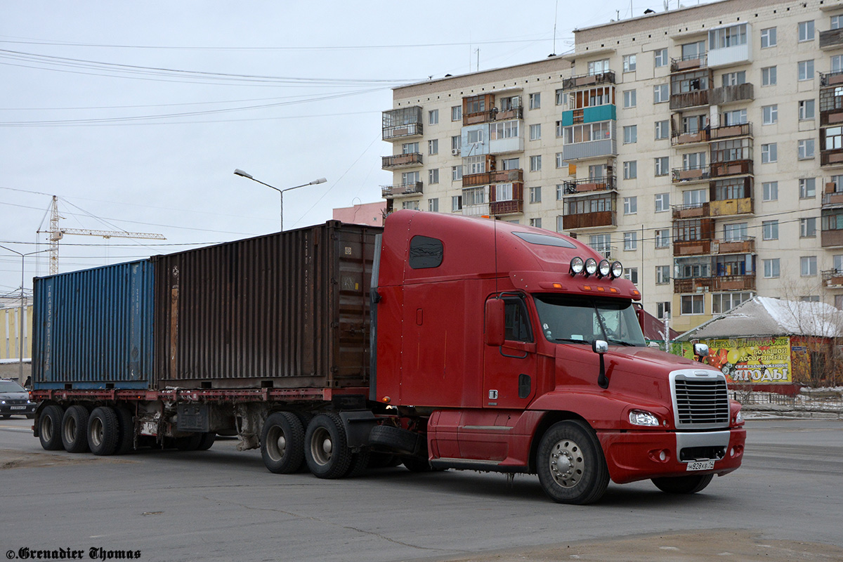 Саха (Якутия), № Н 828 КВ 14 — Freightliner Century Class