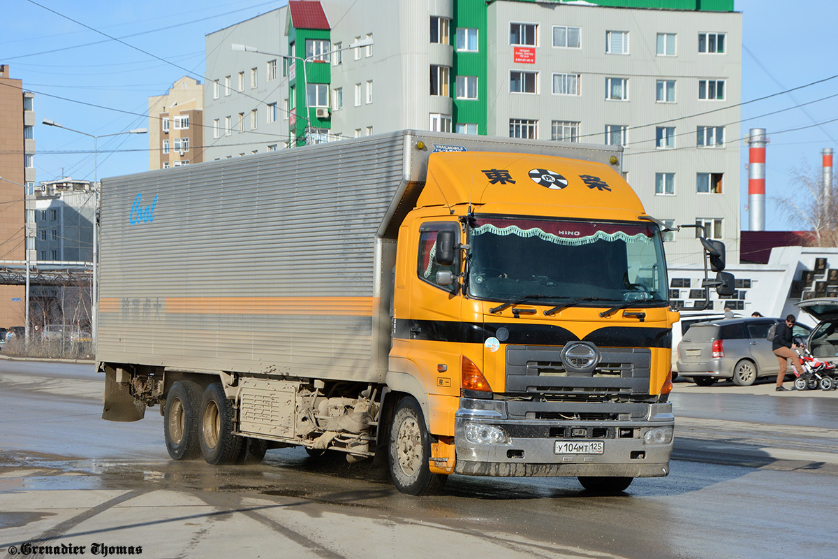 Приморский край, № У 104 МТ 125 — Hino Profia