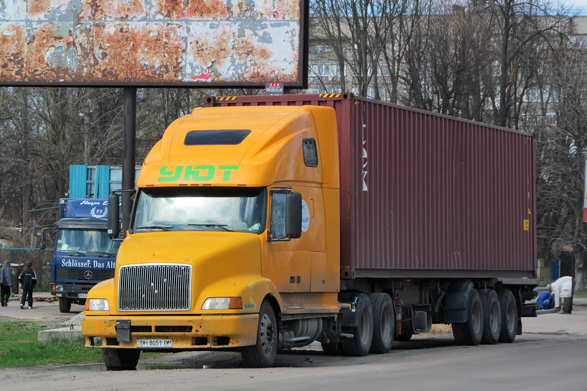 Одесская область, № ВН 8051 ВМ — Volvo VNL660