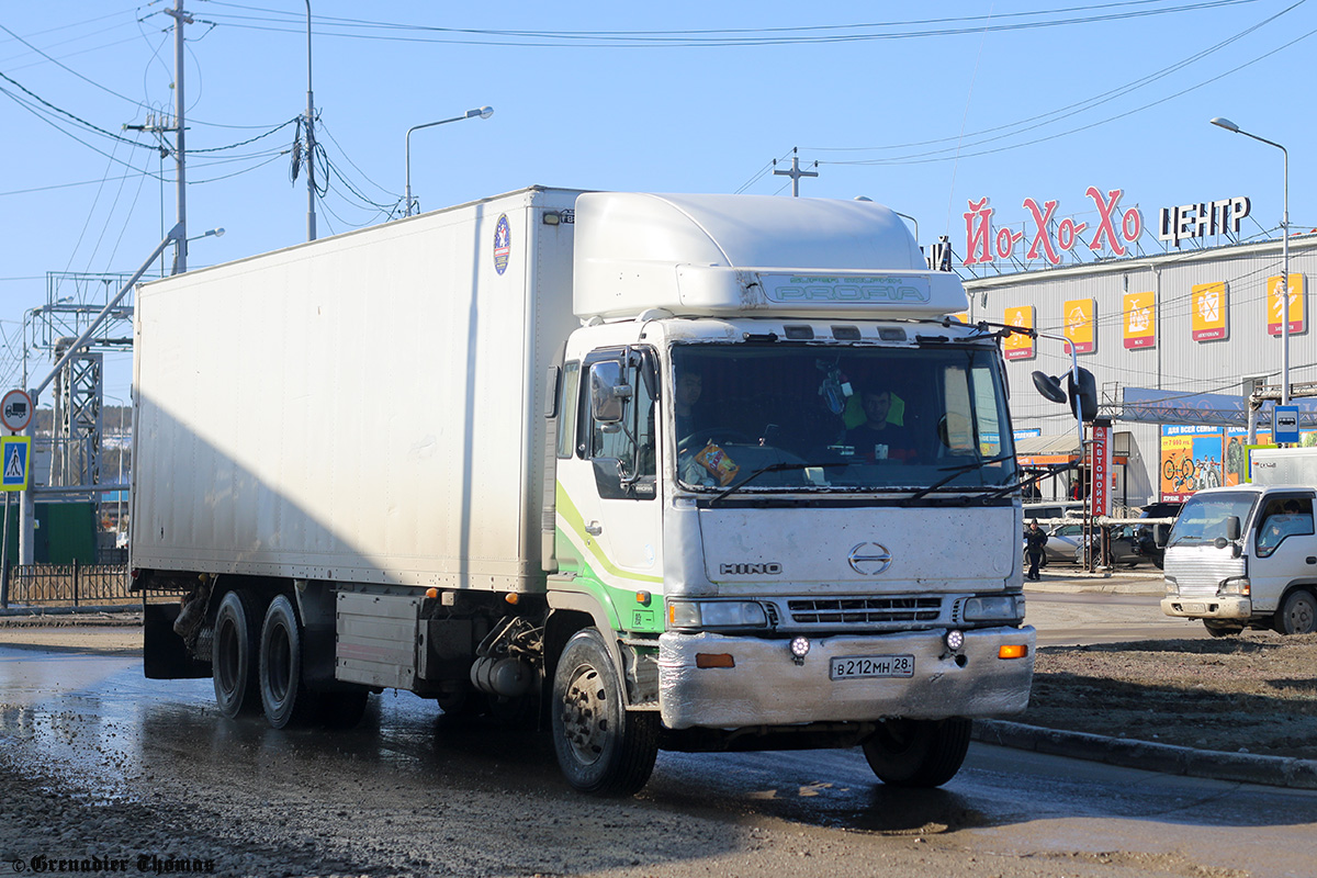 Амурская область, № В 212 МН 28 — Hino Profia