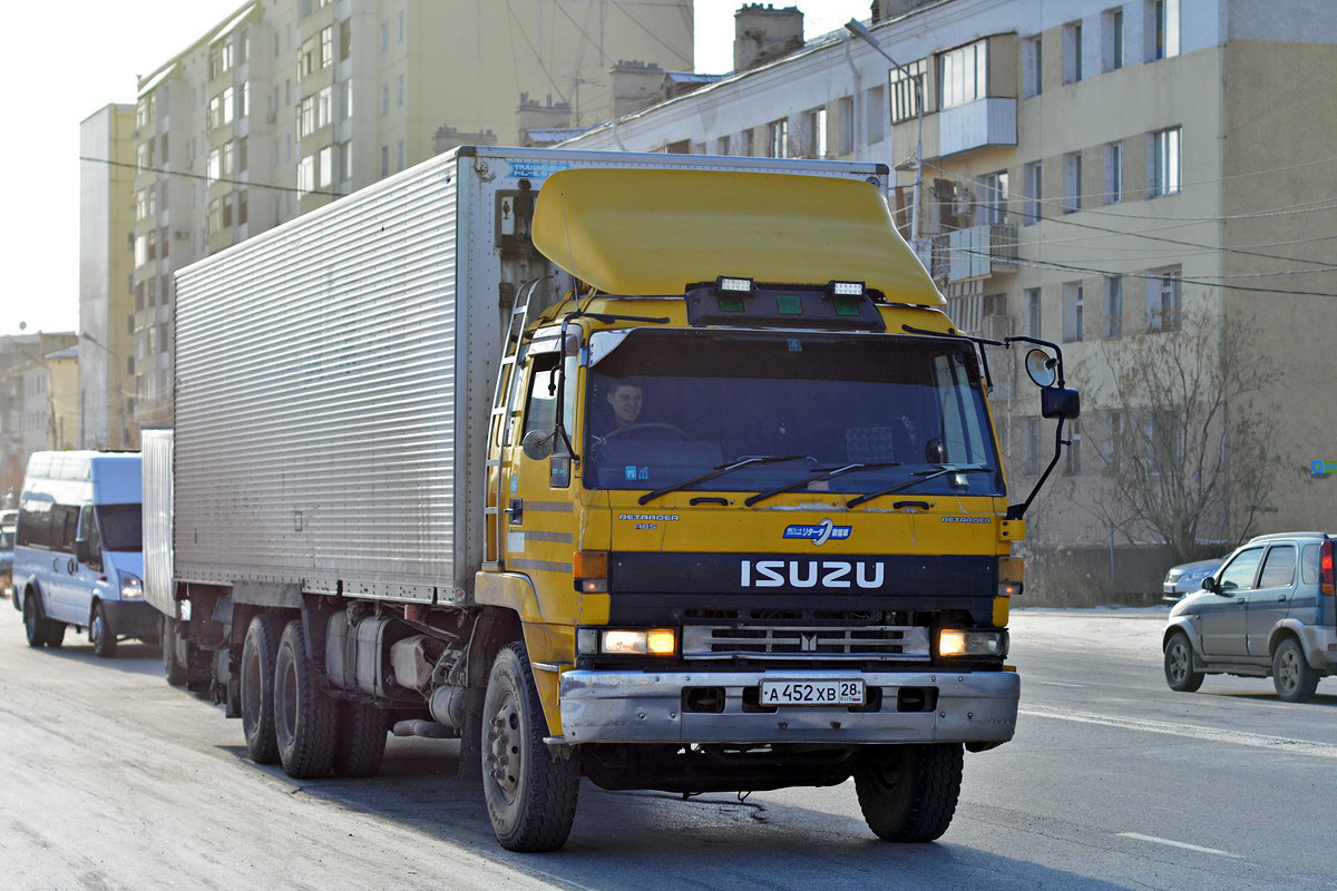 Амурская область, № А 452 ХВ 28 — Isuzu Forward (общая модель)