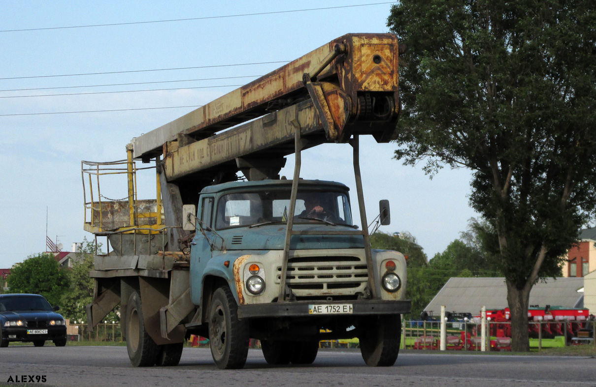 Днепропетровская область, № АЕ 1752 ЕІ — ЗИЛ-431412