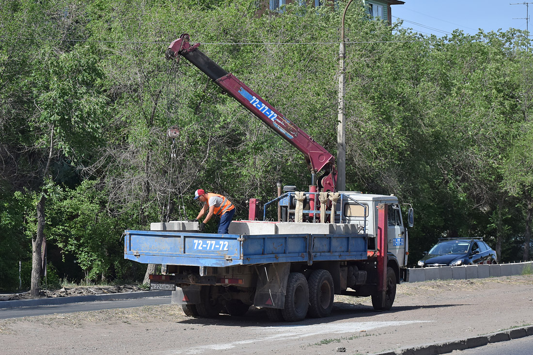 Астраханская область, № Е 224 ЕМ 30 — КамАЗ-53212