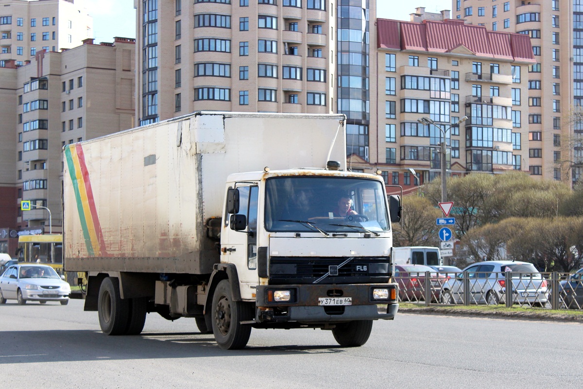 Псковская область, № У 371 ЕВ 60 — Volvo FL6