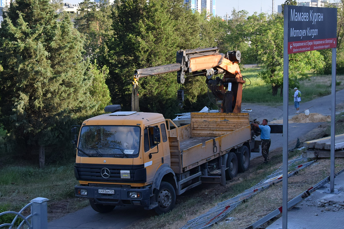 Волгоградская область, № Е 493 ВМ 134 — Mercedes-Benz SK 2435