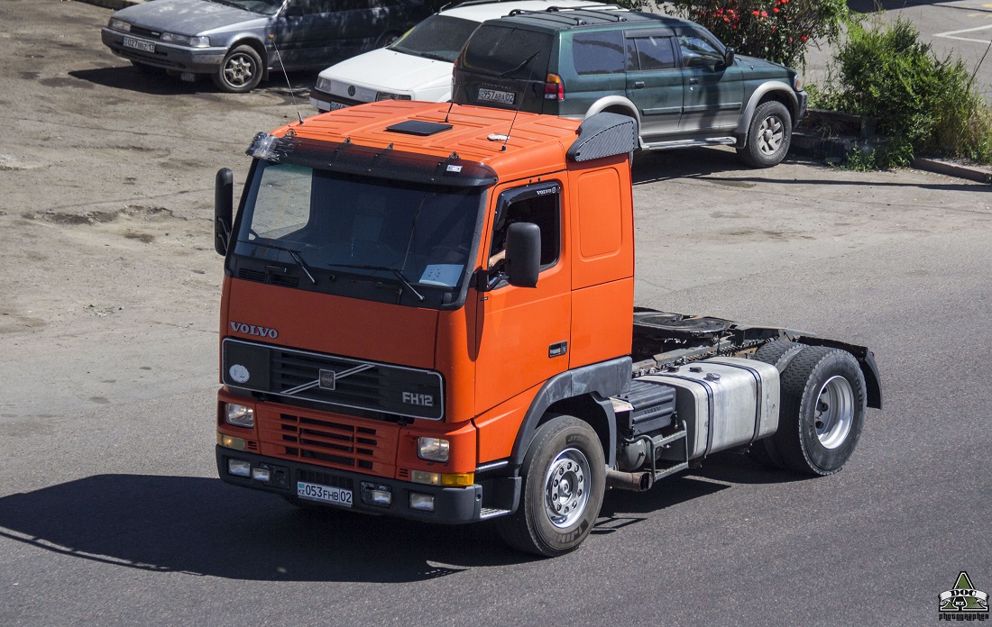 Алматы, № 053 FHB 02 — Volvo ('1993) FH12.340