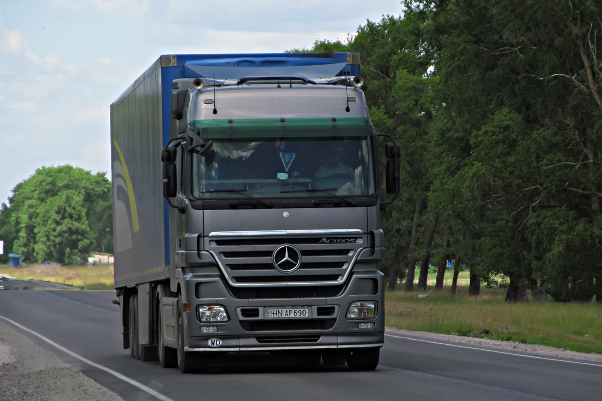 Молдавия, № HN AP 690 — Mercedes-Benz Actros ('2003)