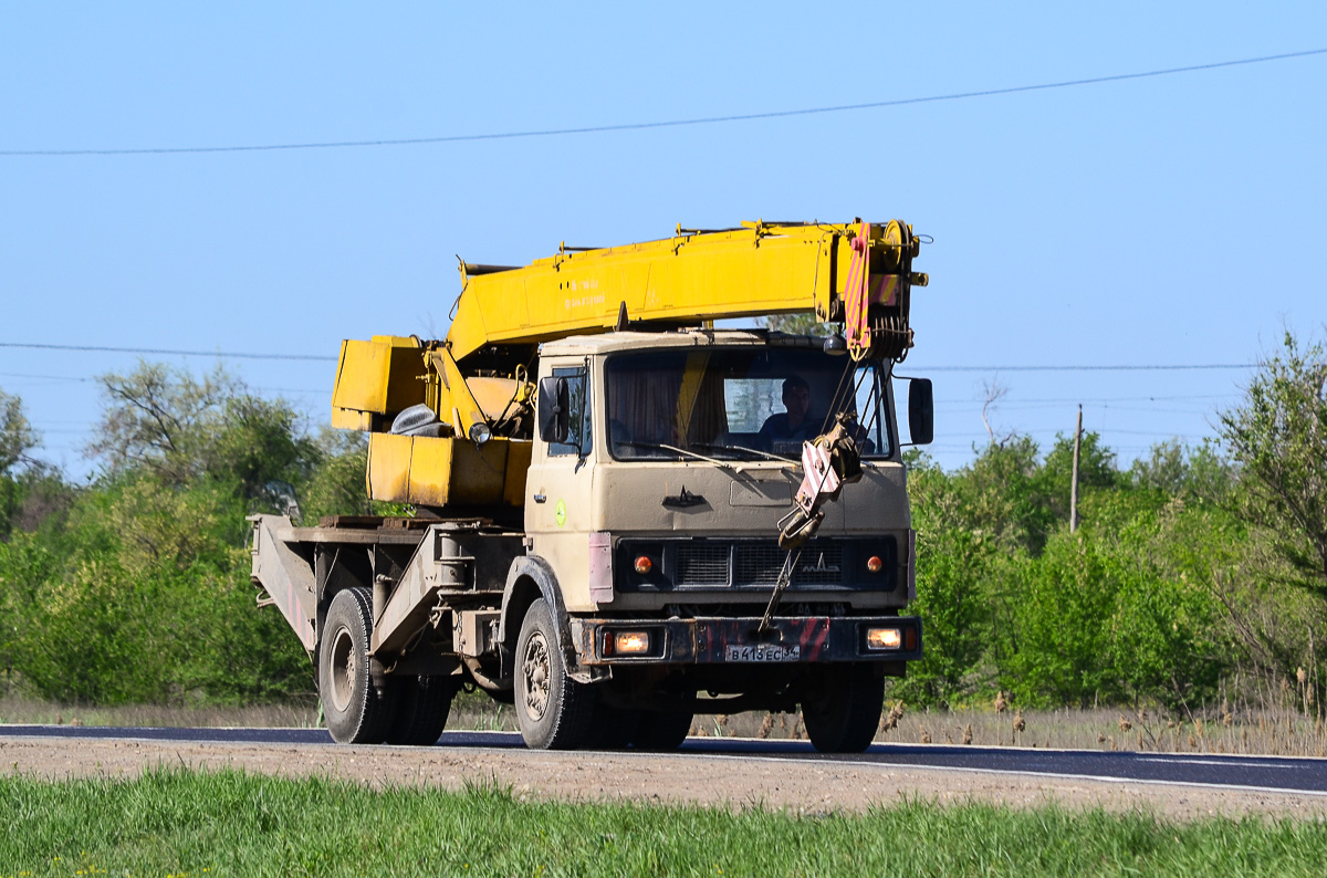 Волгоградская область, № В 413 ЕС 34 — МАЗ-5337 [533700]