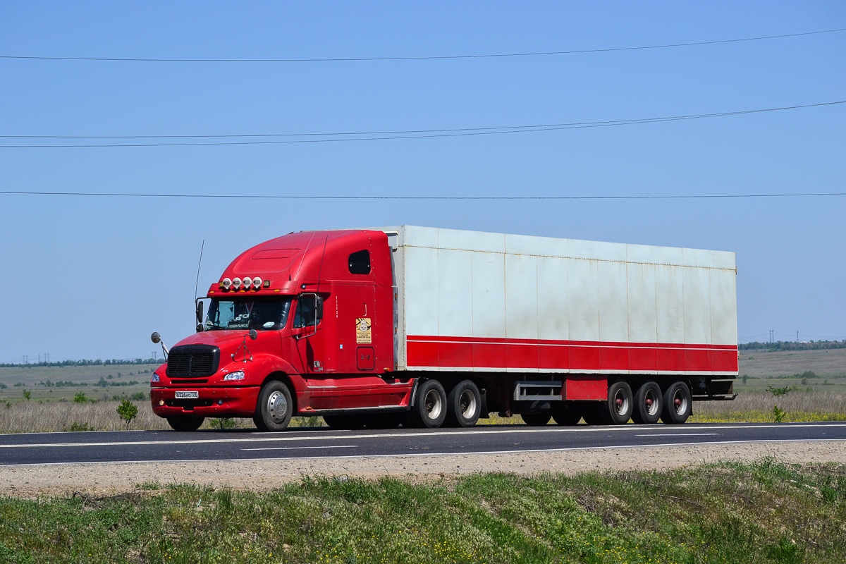 Москва, № В 326 НО 777 — Freightliner Columbia