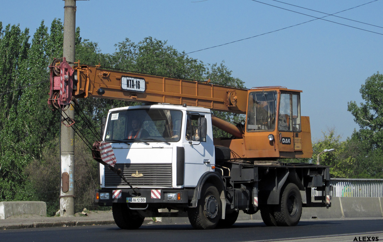 Днепропетровская область, № АЕ 8612 ВВ — МАЗ-533702