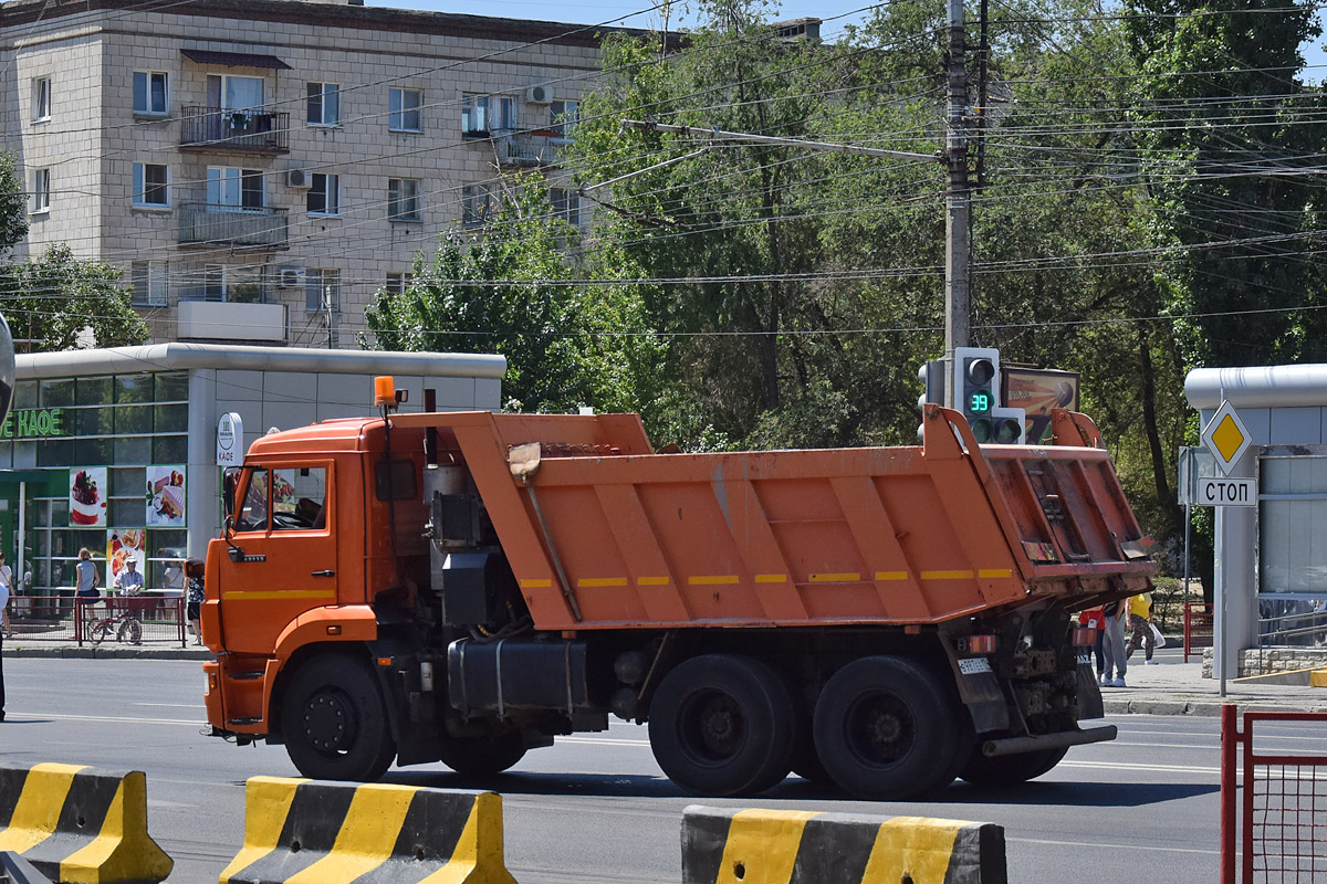 Волгоградская область, № В 987 ЕЕ 134 — КамАЗ-65115-L4