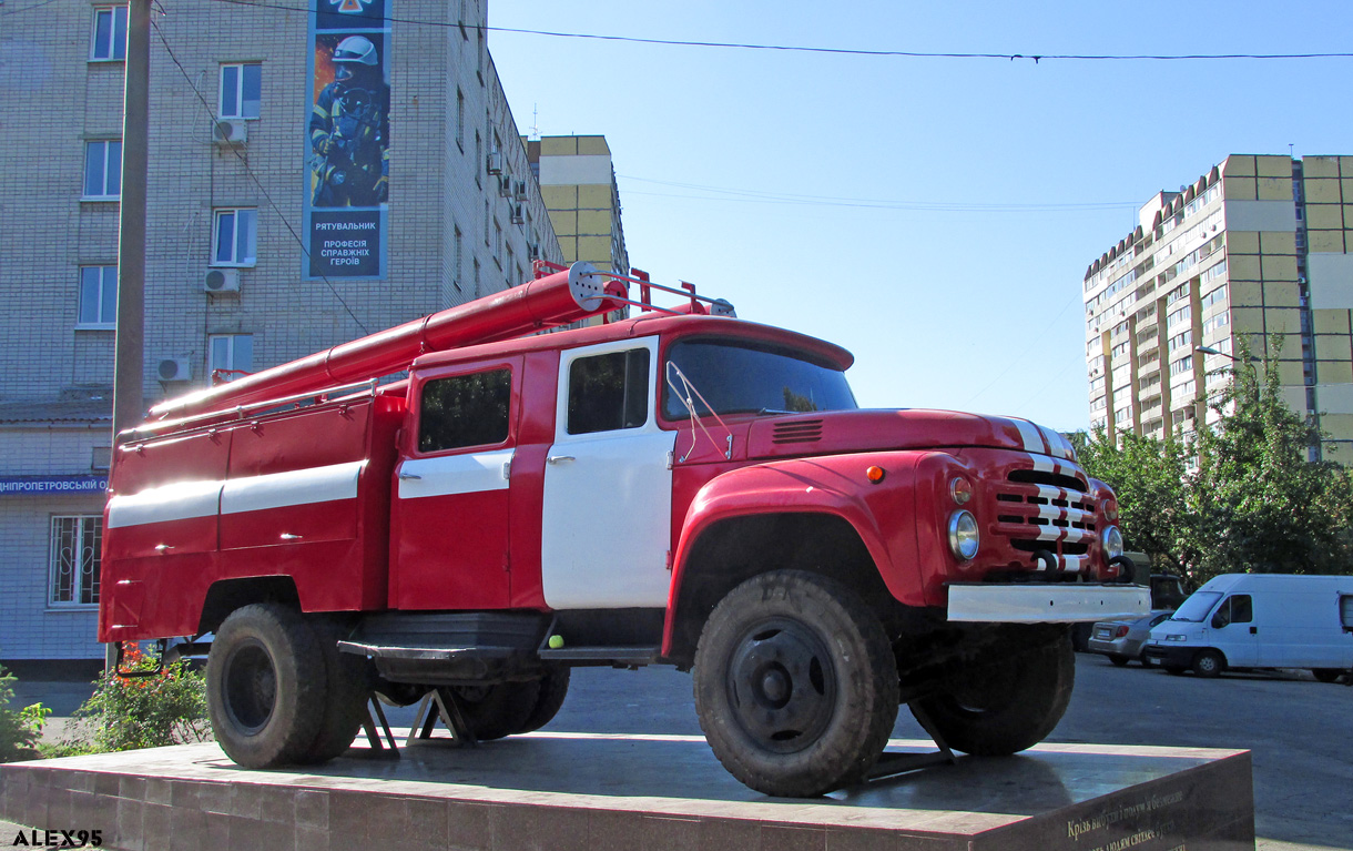 Днепропетровская область, № (UA04) Б/Н 0016 — ЗИЛ-431412; Днепропетровская область — Автомобили на постаментах; Техника на постаментах, памятники (Днепропетровская область)