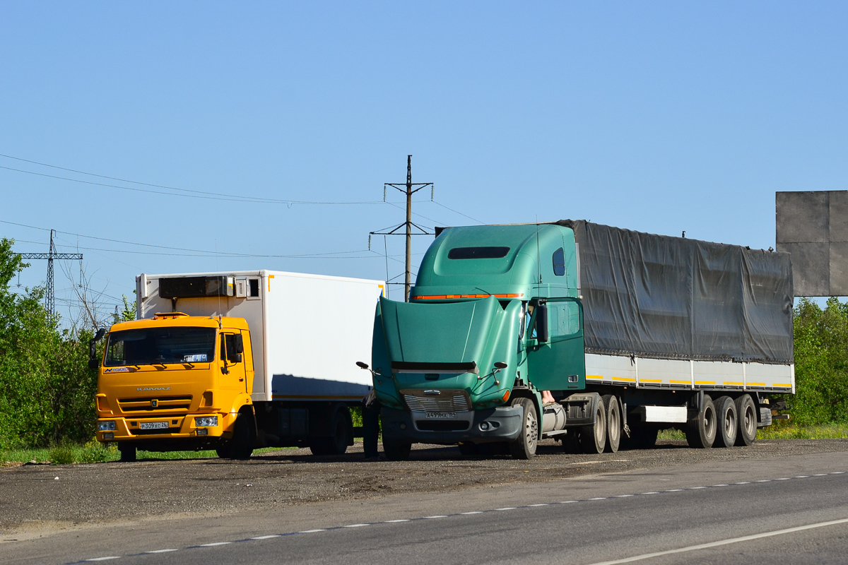 Саратовская область, № А 499 МХ 164 — Freightliner Century Class